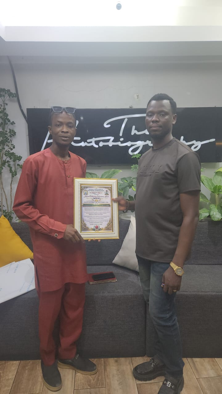 Mr. Gift Edegware receiving the NAPS National Outstanding Performance Award (NOPA) for Gsoft Interactive Systems